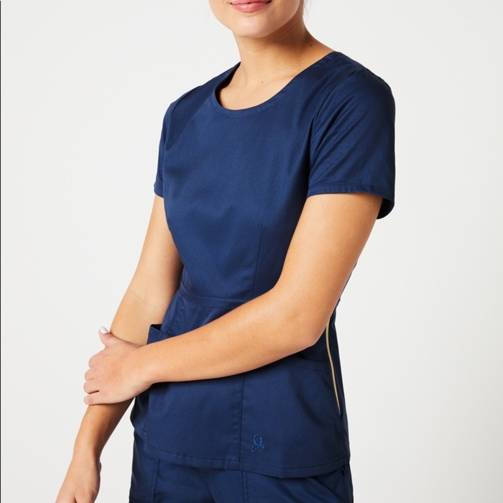 Jaanuu Scrub top